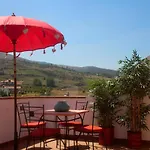 לינה וארוחת בוקר Artvilla