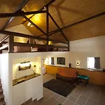 לינה וארוחת בוקר Artvilla 4*