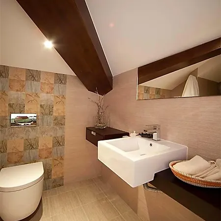 Artvilla Bed & Breakfast 4*